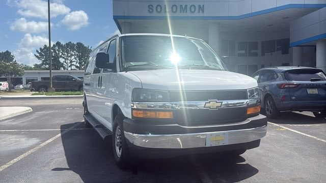 2025 Chevrolet Express Passenger 1LT