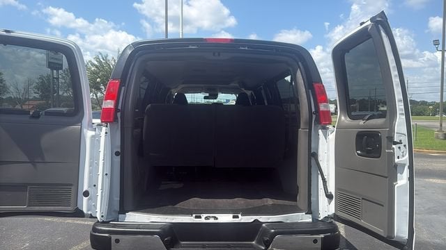 2025 Chevrolet Express Passenger 1LT