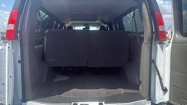 2025 Chevrolet Express Passenger 1LT