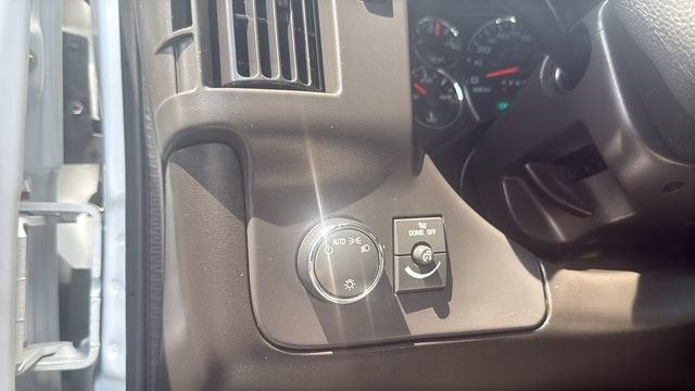 2025 Chevrolet Express Passenger 1LT