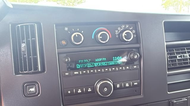2025 Chevrolet Express Passenger 1LT