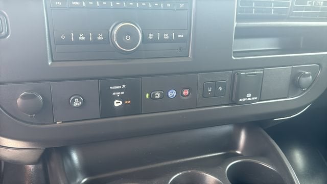 2025 Chevrolet Express Passenger 1LT