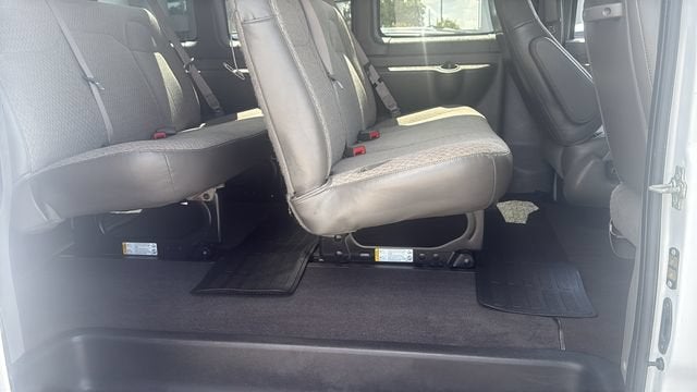 2025 Chevrolet Express Passenger 1LT