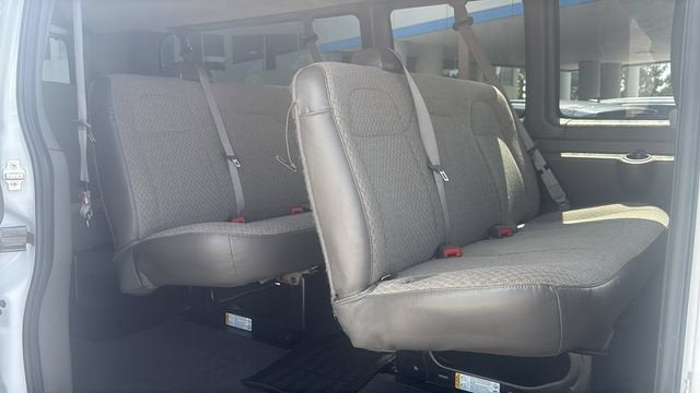 2025 Chevrolet Express Passenger 1LT