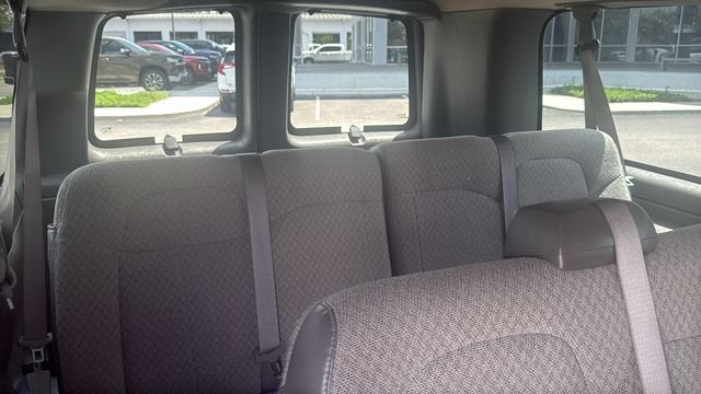 2025 Chevrolet Express Passenger 1LT