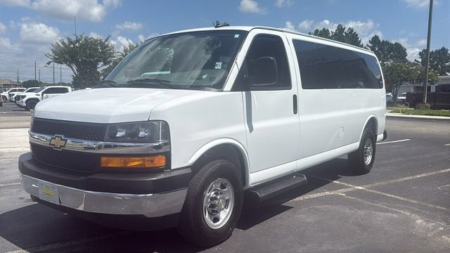 2025 Chevrolet Express Passenger 1LT