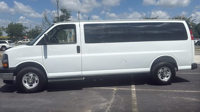2025 Chevrolet Express Passenger 1LT