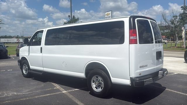 2025 Chevrolet Express Passenger 1LT