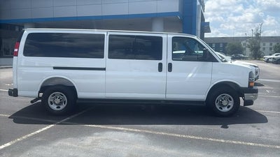 2025 Chevrolet Express Passenger 1LT