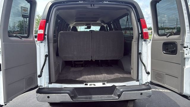 2023 Chevrolet Express Passenger 3500 1LT