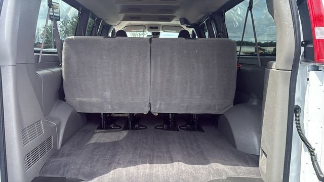 2023 Chevrolet Express Passenger 3500 1LT