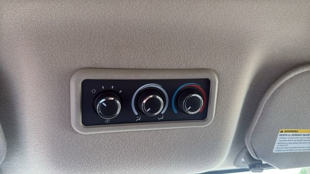 2023 Chevrolet Express Passenger 3500 1LT