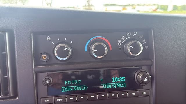 2023 Chevrolet Express Passenger 3500 1LT
