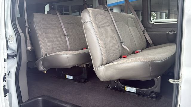 2023 Chevrolet Express Passenger 3500 1LT
