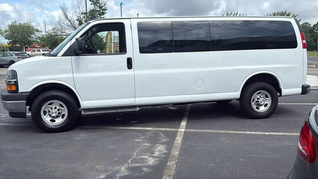 2023 Chevrolet Express Passenger 3500 1LT