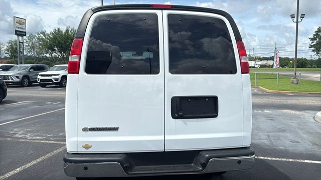 2023 Chevrolet Express Passenger 3500 1LT