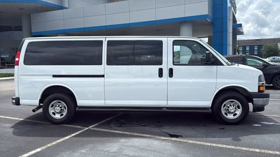 2023 Chevrolet Express Passenger 3500 1LT