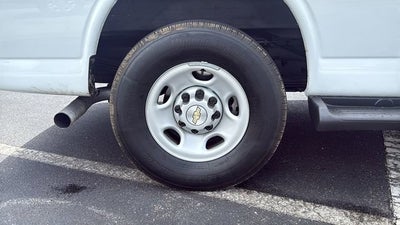 2023 Chevrolet Express Passenger 3500 1LT