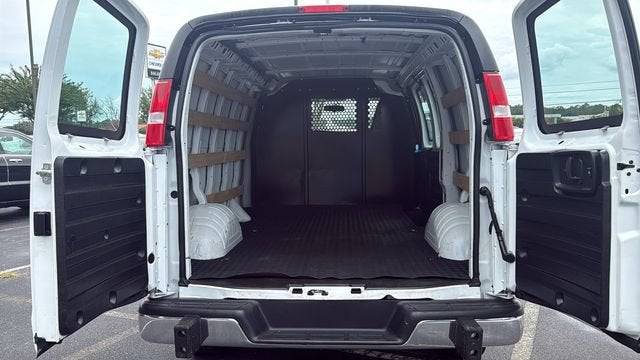 2025 Chevrolet Express Cargo WT