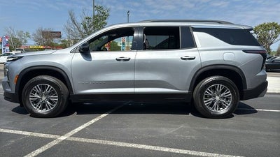 2025 Chevrolet Traverse LT