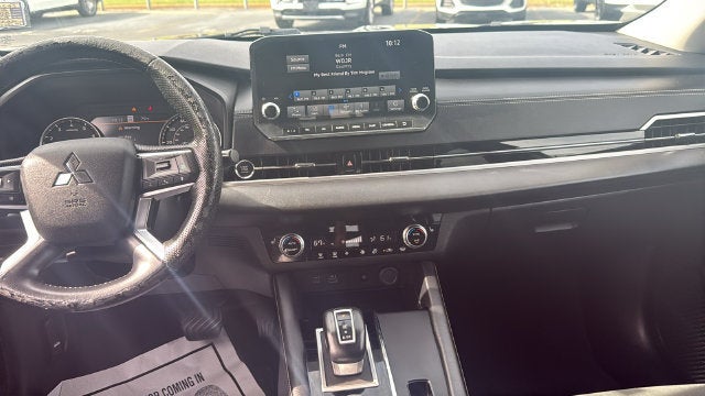 2022 Mitsubishi Outlander SE