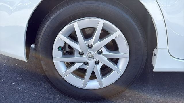 2013 Toyota Prius v Two