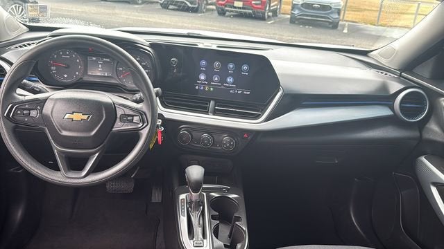 2025 Chevrolet Trax LS