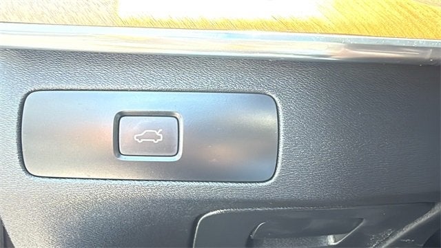 2024 Volvo XC90 Plus Bright Theme