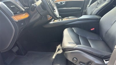 2024 Volvo XC90 Plus Bright Theme