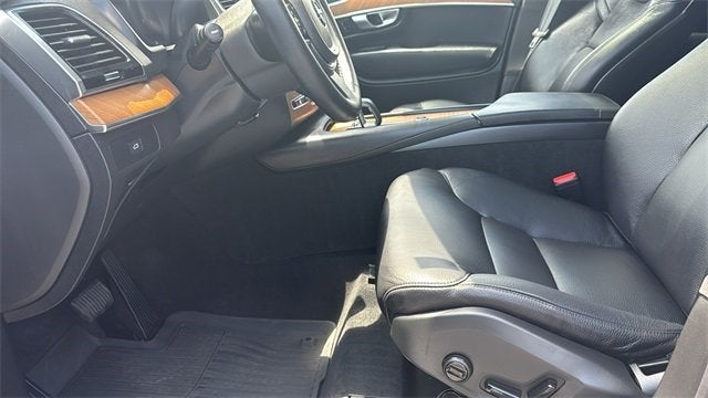 2024 Volvo XC90 Plus Bright Theme