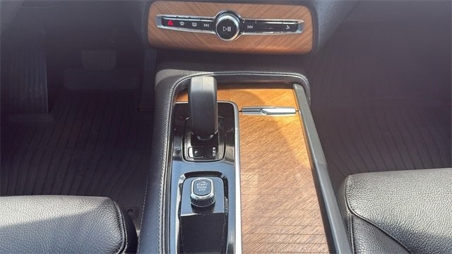 2024 Volvo XC90 Plus Bright Theme