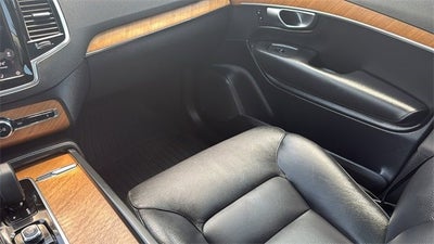 2024 Volvo XC90 Plus Bright Theme