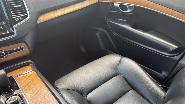 2024 Volvo XC90 Plus Bright Theme